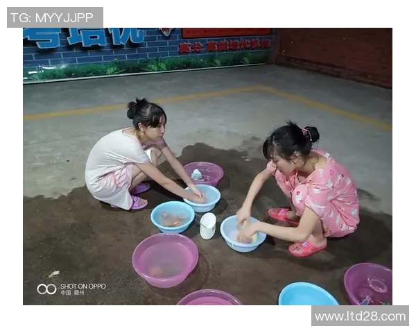 足球明星在家洗衣服的日常生活揭秘与背后的趣事分享